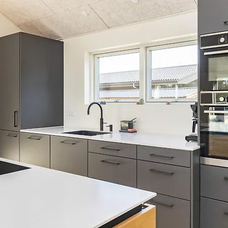 10 Person In * Blåvand